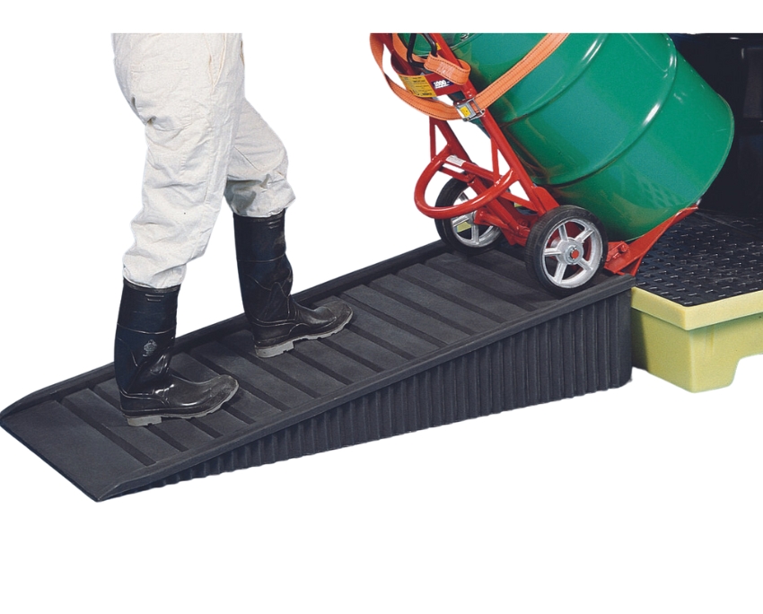 Spill pallet ramp